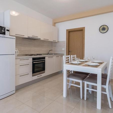 1 Bedroom Amazing Apartment In Komarna Klek Esterno foto