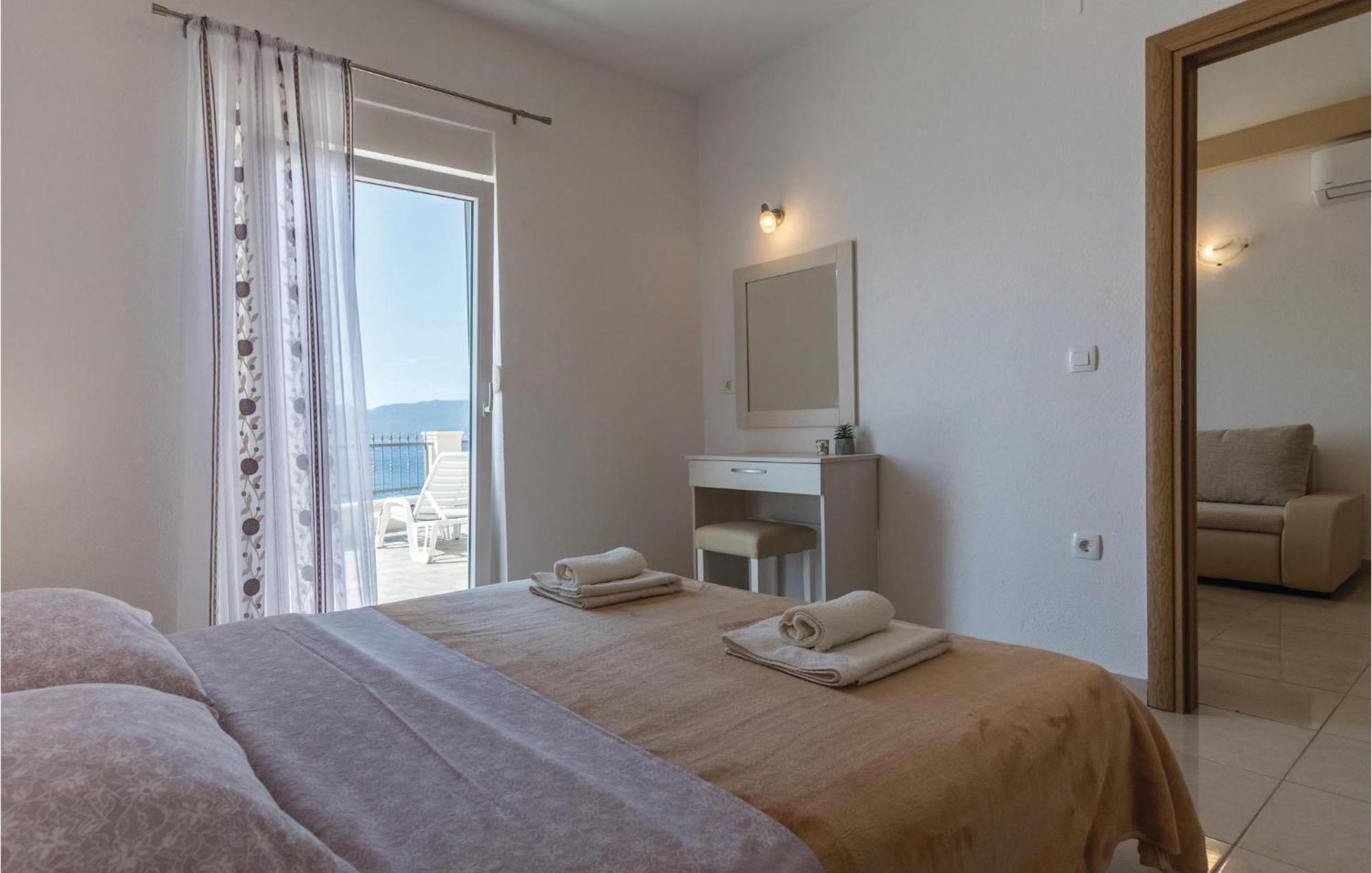 1 Bedroom Amazing Apartment In Komarna Klek Esterno foto