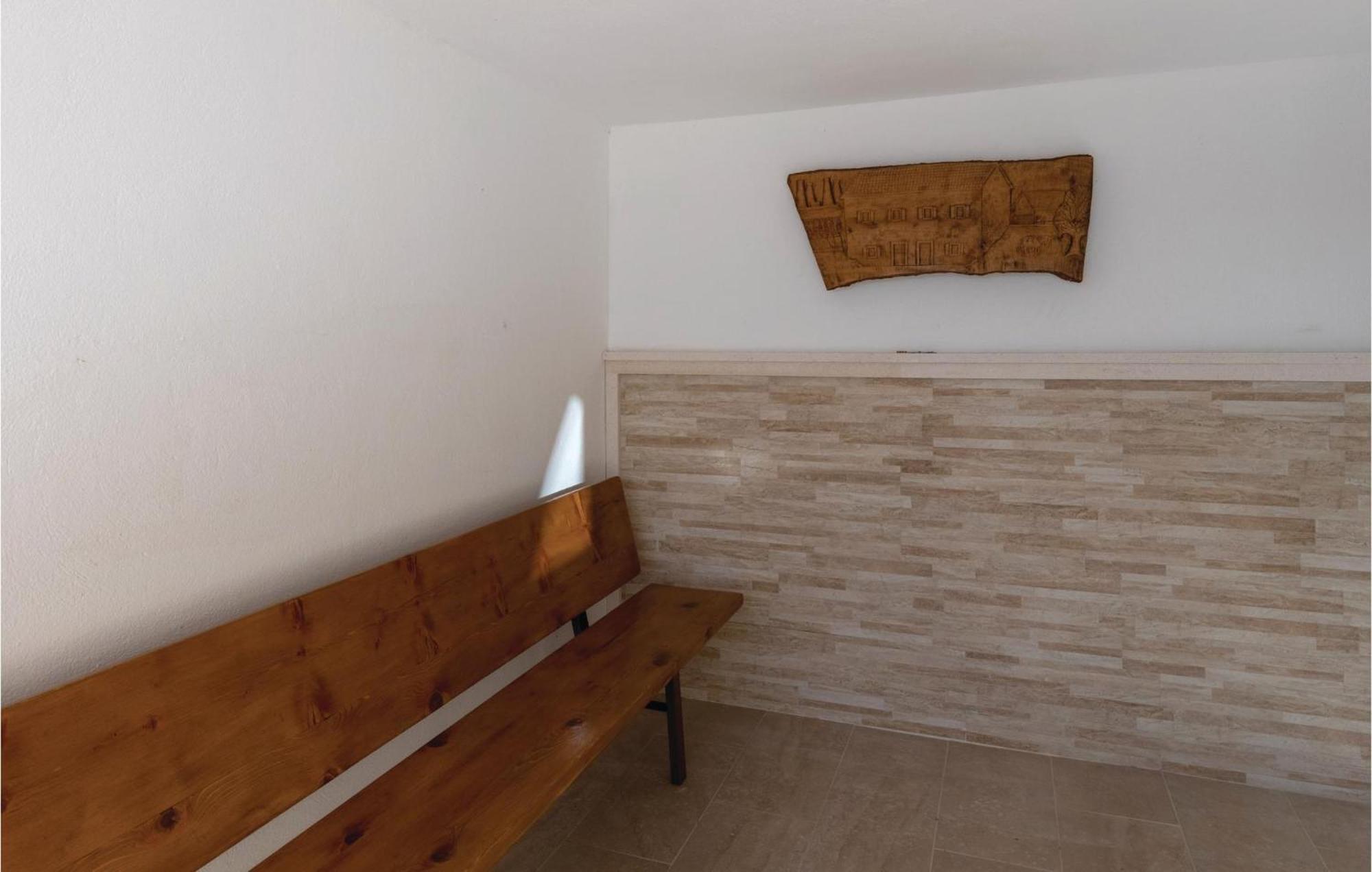 1 Bedroom Amazing Apartment In Komarna Klek Esterno foto