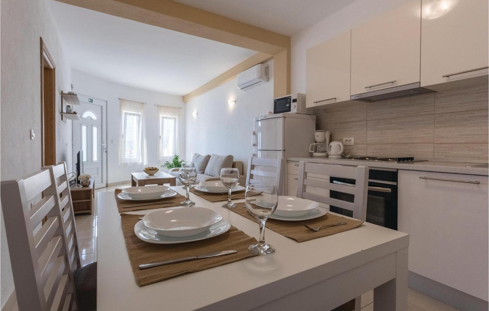 1 Bedroom Amazing Apartment In Komarna Klek Esterno foto